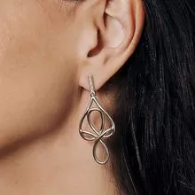 Brinco entrelaçado banho de ouro 18k